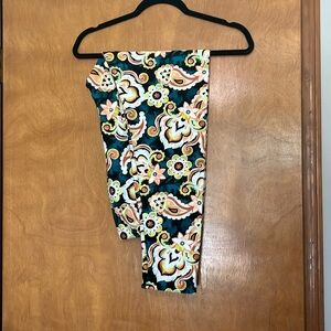 LulaRoe TC2 leggings. Beautiful pattern!